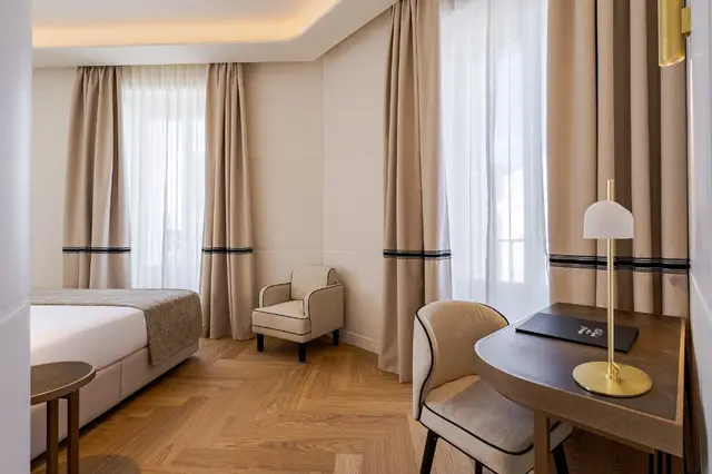 Desk and armchair area with corner windows in Premium Corner with Bathtub