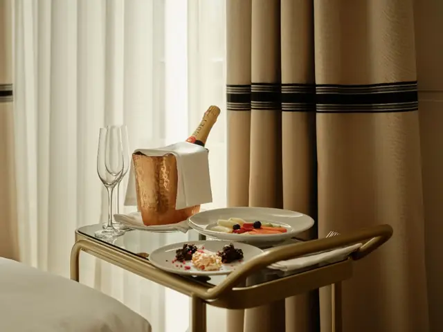 Service en chambre avec champagne à La Fonda de los Príncipes